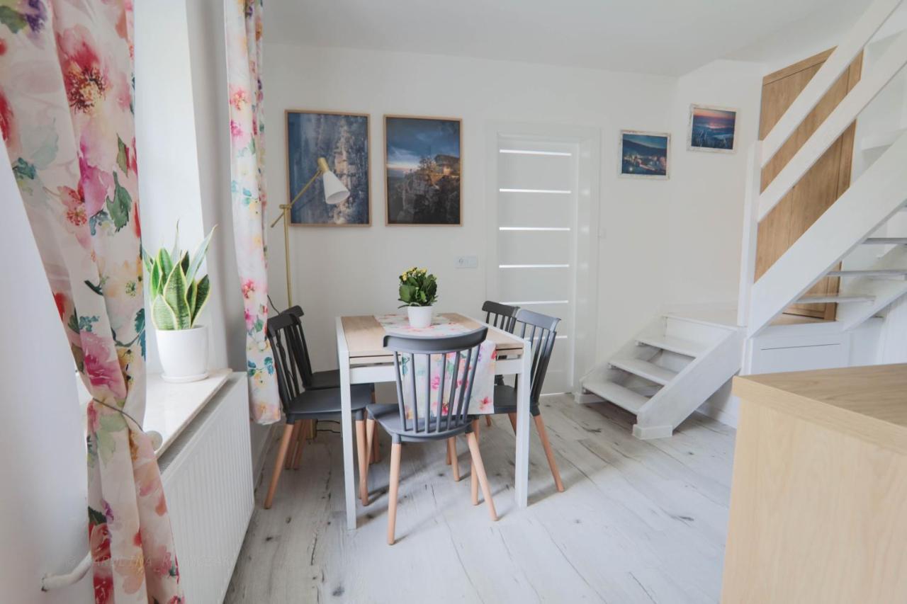 Apartament Petunia Lägenhet Duszniki Zdrój Exteriör bild